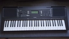 Yamaha PSR-E373 Pianos